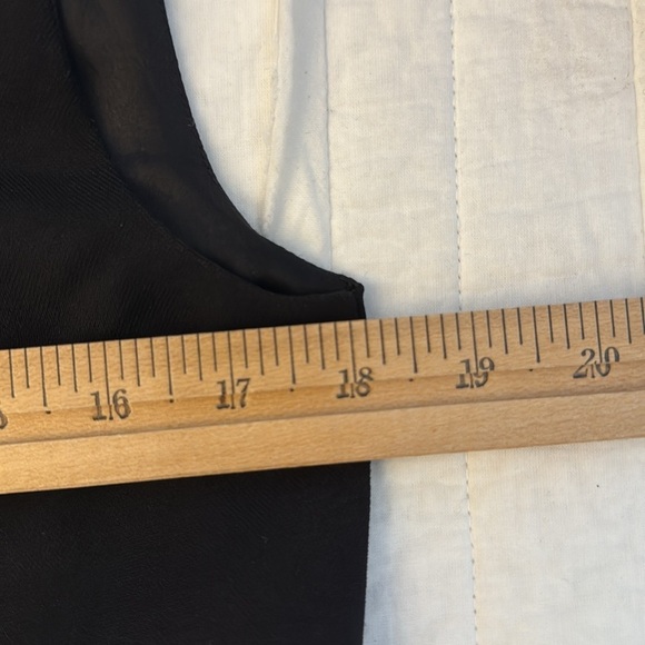 Line and Dot Sleeveless Black Dress - Picture 6 of 11